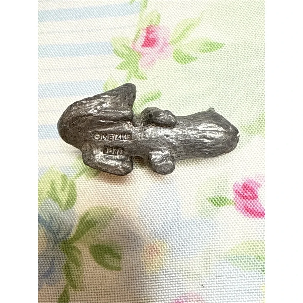 Vintage Pewter Miniature Figurine Child Boy On Picket Fence Blowing Horn & Cat - Picture 4 of 4